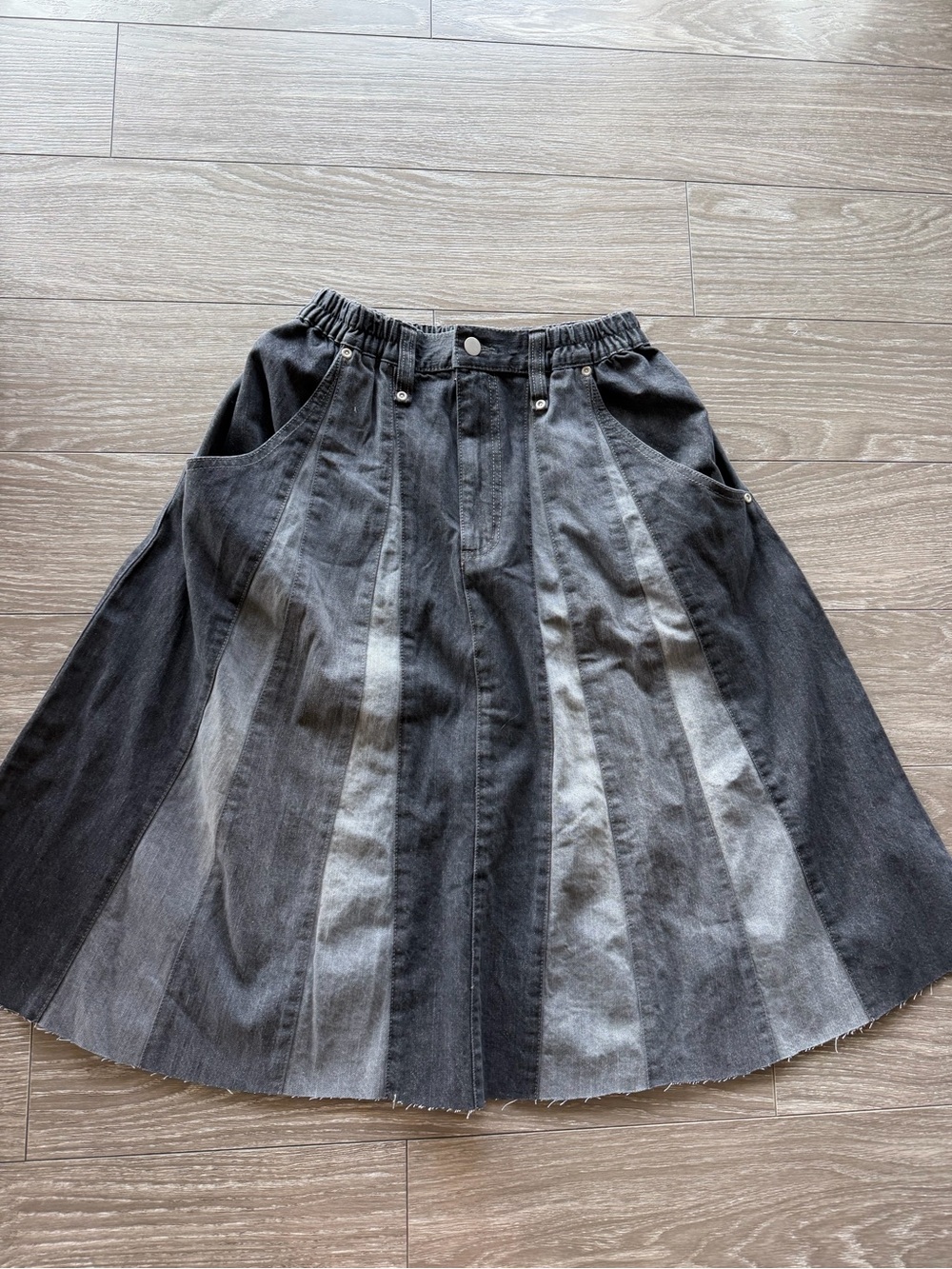 Women's Two-Tone Washed Denim Panel Skirt - Gray